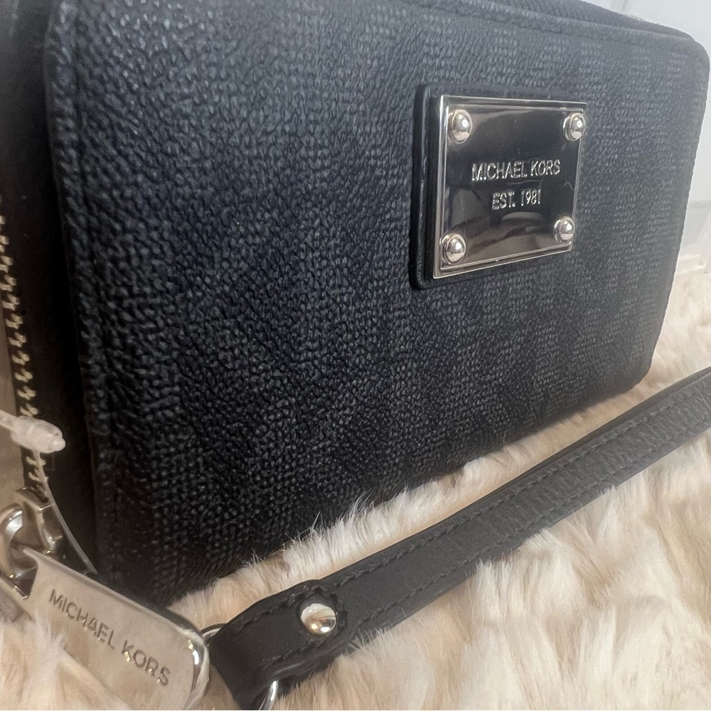 MICHAEL KORS LARGE JET SET ZIP AROUND WALLET